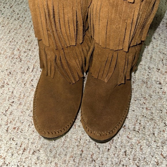 Minnetonka moccasin fringe boots - Picture 7 of 8
